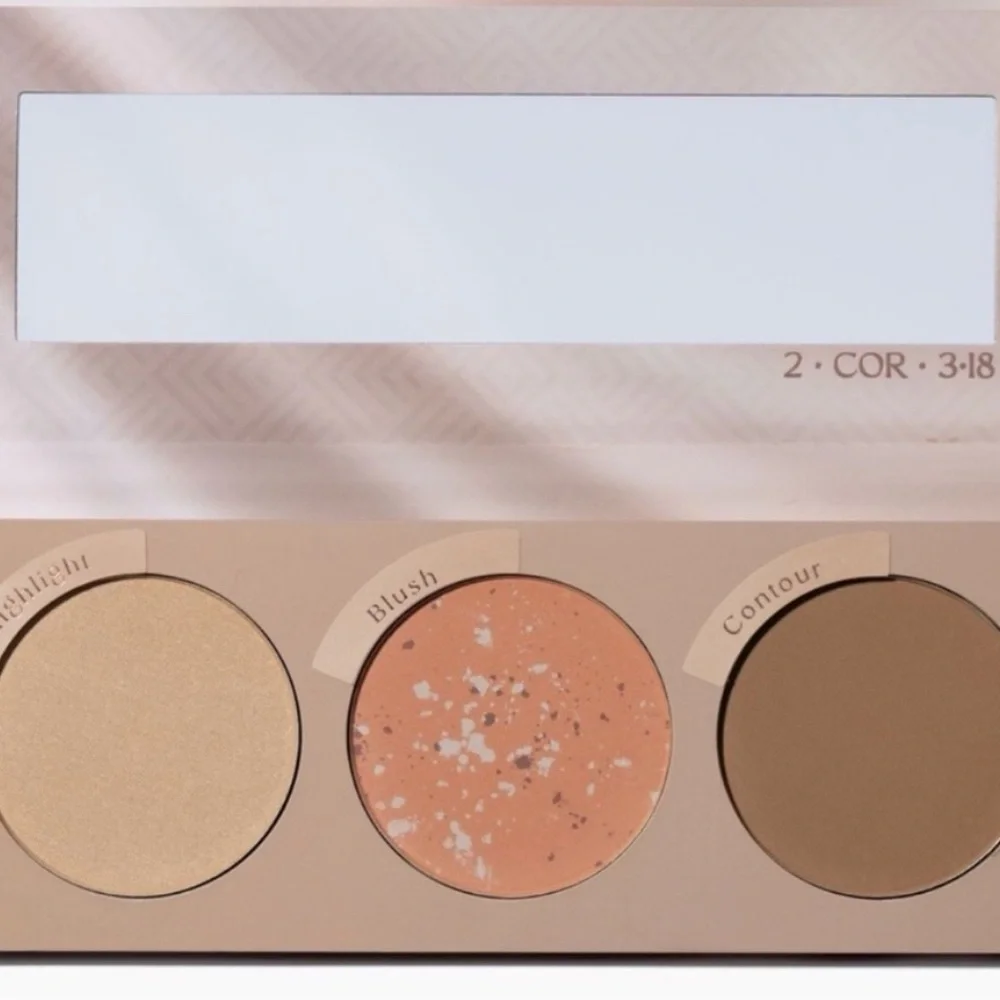 DOXA Beauty Face Palette - Cream and Tan Shades New in Box